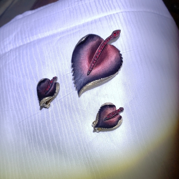 Accessories - Elegant Vintage Leaf Brooch and Earring Set